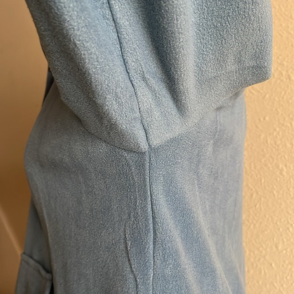 Cuddl Dudds Sz M Half-button up Light Blue Top - Picture 6 of 12